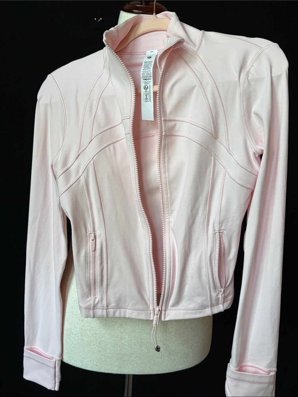 Lululemon Define Pink Jacket
Size 4 Retails $128 FIRM ON PRICE USED ONCE - Picture 7 of 7